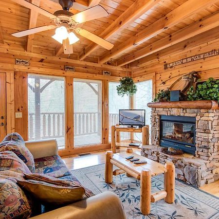 Secret Romance, 2 Bedrooms, Sleeps 8, Pool Table, Hot Tub, Arcade Gatlinburg Luaran gambar