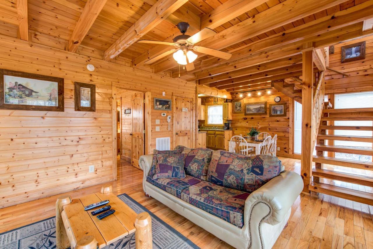 Secret Romance, 2 Bedrooms, Sleeps 8, Pool Table, Hot Tub, Arcade Gatlinburg Luaran gambar