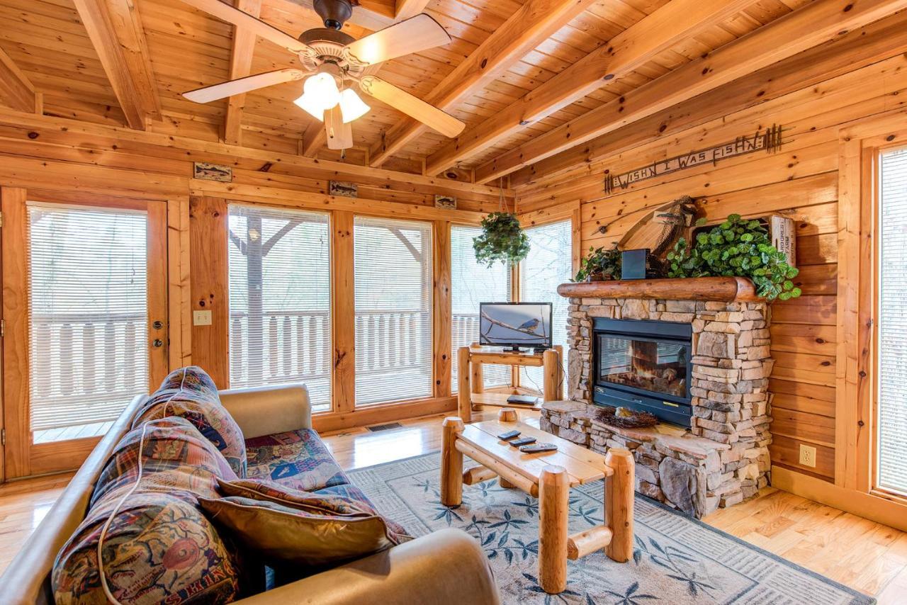Secret Romance, 2 Bedrooms, Sleeps 8, Pool Table, Hot Tub, Arcade Gatlinburg Luaran gambar