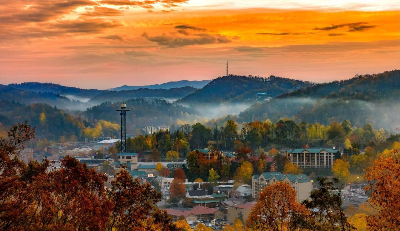 Secret Romance, 2 Bedrooms, Sleeps 8, Pool Table, Hot Tub, Arcade Gatlinburg Luaran gambar