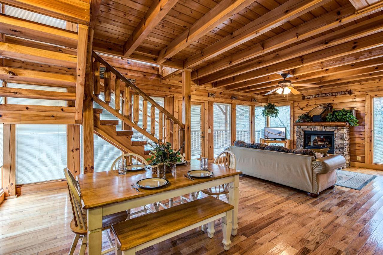 Secret Romance, 2 Bedrooms, Sleeps 8, Pool Table, Hot Tub, Arcade Gatlinburg Luaran gambar