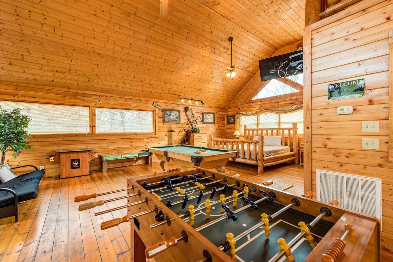 Secret Romance, 2 Bedrooms, Sleeps 8, Pool Table, Hot Tub, Arcade Gatlinburg Luaran gambar