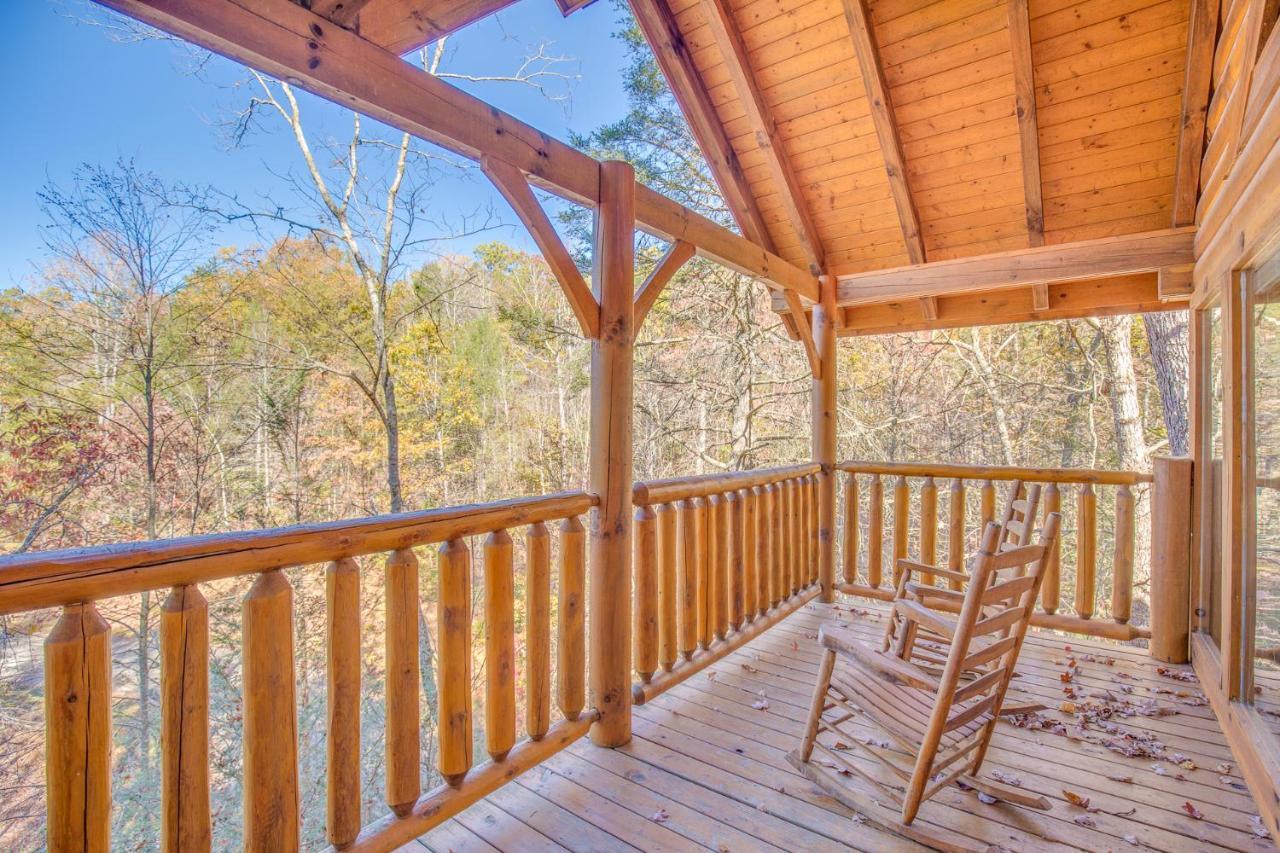 Secret Romance, 2 Bedrooms, Sleeps 8, Pool Table, Hot Tub, Arcade Gatlinburg Luaran gambar