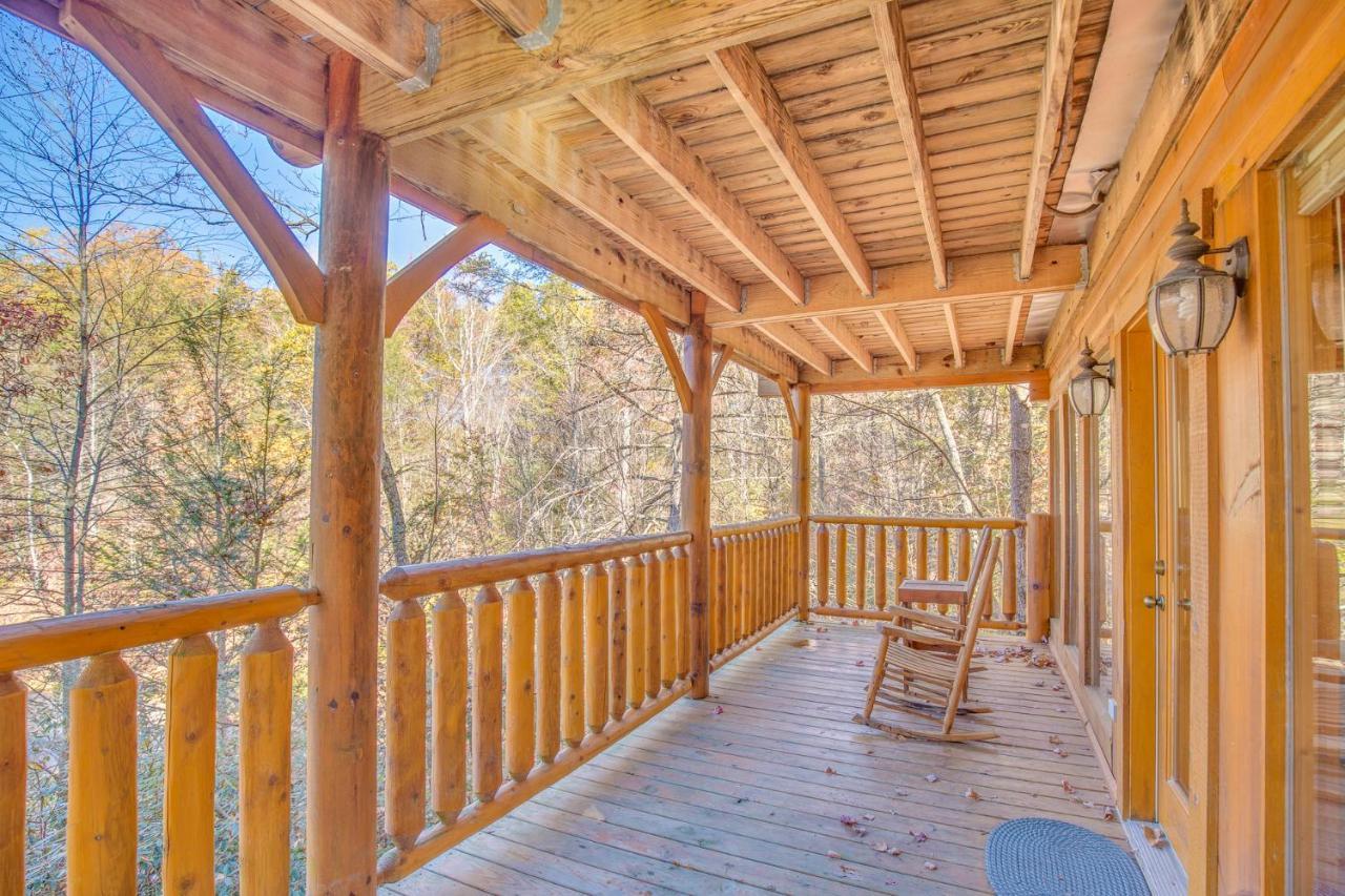 Secret Romance, 2 Bedrooms, Sleeps 8, Pool Table, Hot Tub, Arcade Gatlinburg Luaran gambar